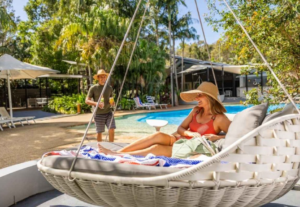 In de snelle wereld van vandaag is het vinden van de juiste plek om te ontspannen en weer in contact te komen met de natuur belangrijker dan ooit. Een vakantiepark biedt de perfecte balans tussen comfort, recreatie en een natuurlijke omgeving, waardoor het een ideale keuze is voor gezinnen, stellen en groepen die op zoek zijn naar een onvergetelijke vakantie.