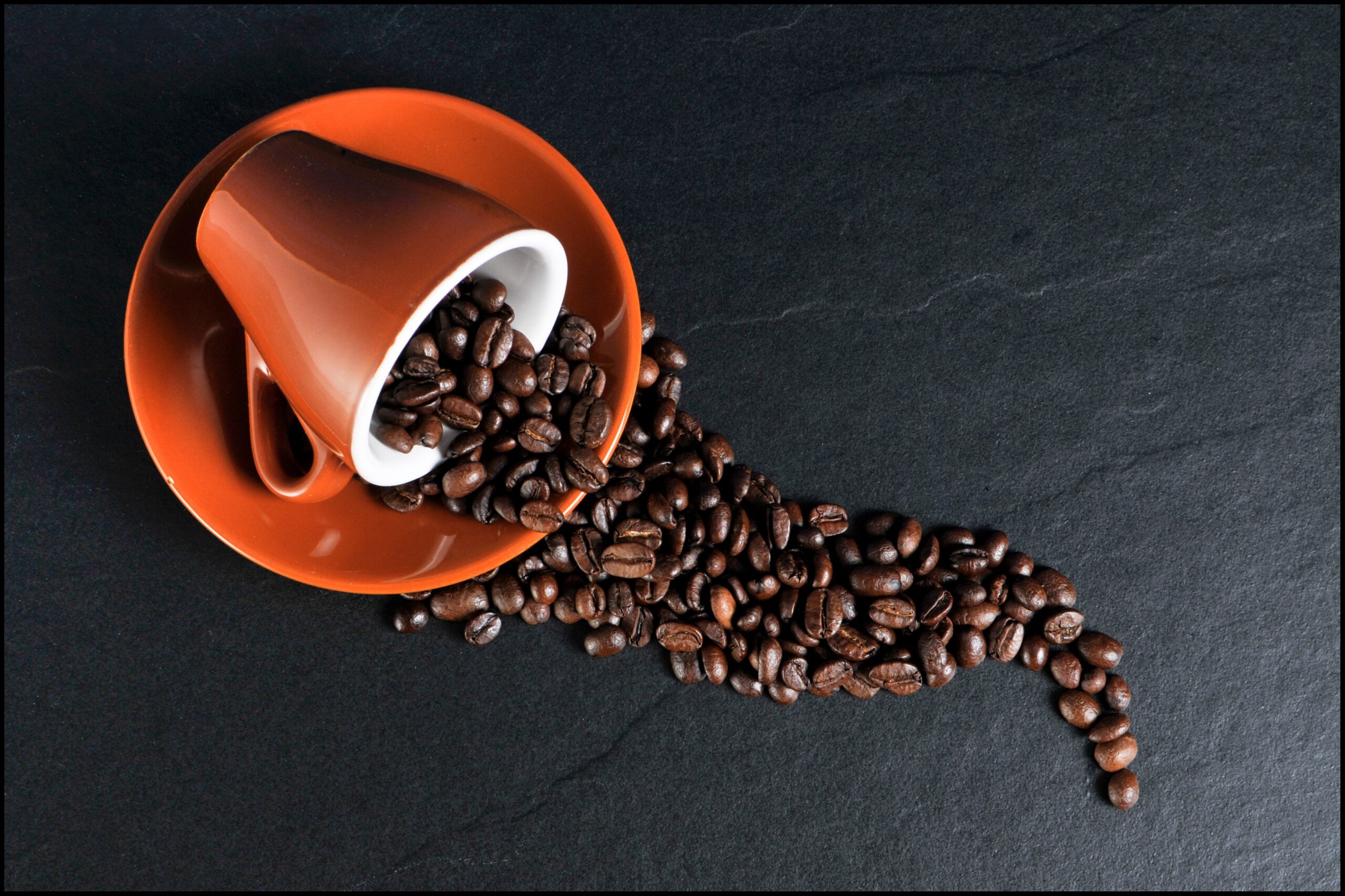 Koffie is meer dan een drankje het is een ritueel, een moment van rust en voor velen een dagelijkse bron van inspiratie. Van de eerste geur 's ochtends tot de laatste slok 's middags, goede koffie heeft de kracht om gewone momenten om te toveren tot iets bijzonders. Kaffeebohne365 begrijpt dit ten volle en biedt een zorgvuldig samengestelde selectie premium koffies die de beste smaken ter wereld rechtstreeks bij u thuis bezorgen.
