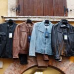 In einer Zeit, die von Fast Fashion und kurzlebigen Trends geprägt ist, sticht wahre Handwerkskunst hervor. Sie erzählt eine Geschichte eine Geschichte von Tradition, Leidenschaft und beständiger Qualität. D’Arienzo ist mehr als nur eine Marke; es ist ein Vermächtnis, verwurzelt in der reichen Tradition italienischer Lederkunst. Jedes einzelne Stück geht über die Mode hinaus und wird zu einem zeitlosen Ausdruck von Stil.