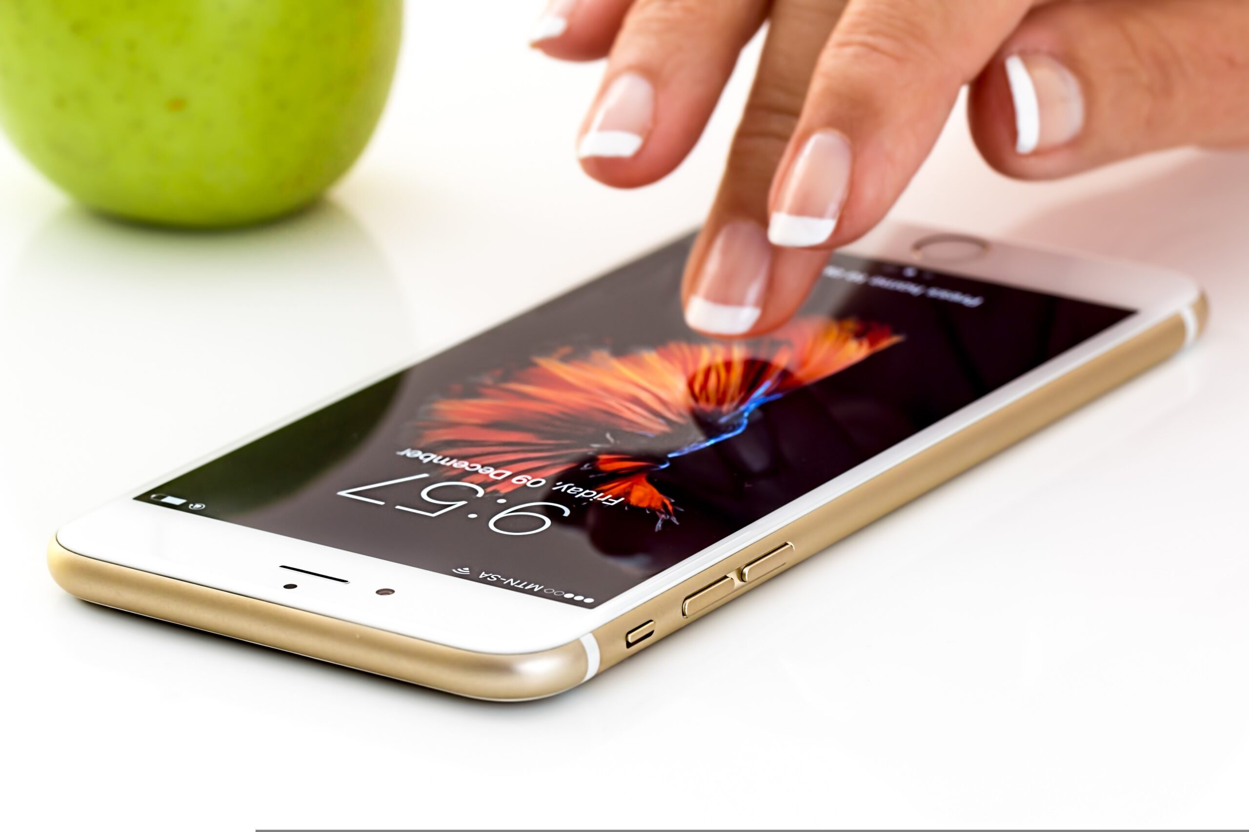 Świat technologii mobilnej zmienia się w tempie zawrotnym, z nowymi innowacjami pojawiającymi się prawie co miesiąc na rynku. Od sztucznej inteligencji do zaawansowanych kamer, przyszłość urządzeń mobilnych będzie fascynująca i pełna niespodzianek. Bizon Mobile Technologia Bizon Mobile aktywnie śledzi te trendy i wdraża zaawansowane technologie w swoich produktach. Ten artykuł analizuje kluczowe innowacje kształtujące przyszłość telefonów i handheldów dla użytkowników na całym świecie.