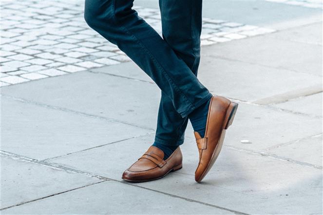 In de wereld van herenmode speelt schoeisel een cruciale rol bij het uiten van individualiteit en zelfvertrouwen. Lureaux is een merk dat zich onderscheidt door een combinatie van gedurfd design, vakmanschap en moderne elegantie, en biedt schoenen die verder gaan dan traditionele stijlen.
